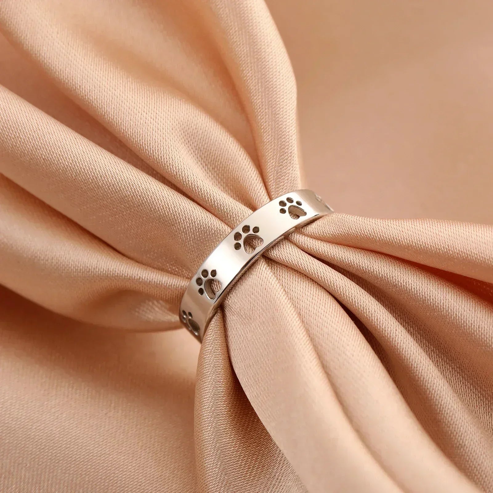 Alyssa - Adjustable Paw Print Ring in Gold Made of Silver