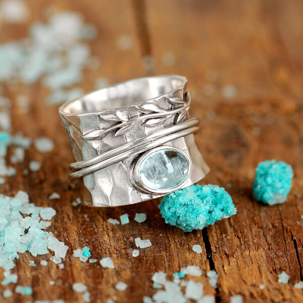 Handcrafted Aquamarine Leaf Spinner Silver Ring