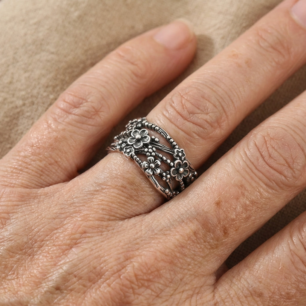 Vintage Carved Floral Branches and Leaf Twists Band Ring